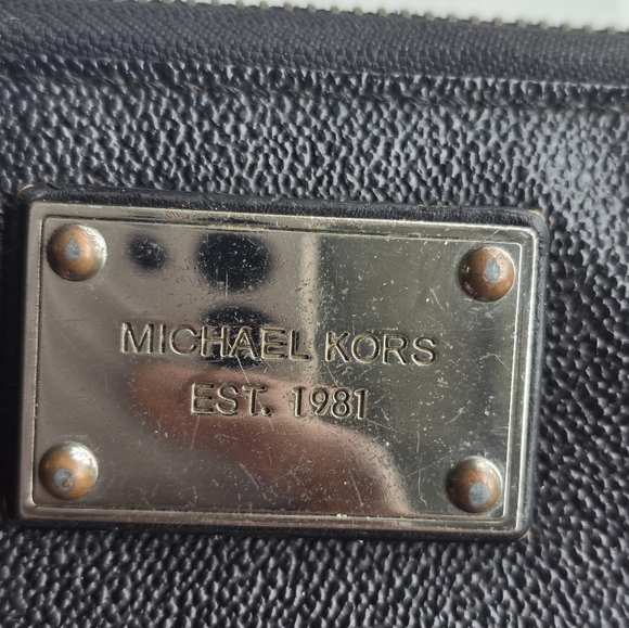 Michael Kors Wallet Womens Black  Gold Zip Around Logo Good Condition - Picture 4 of 10